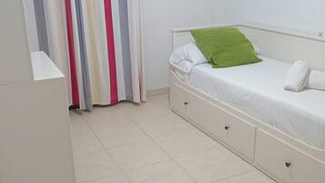 3 dormitorios, tabla de planchar con plancha, wifi gratis y ropa de cama