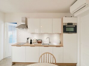 冷蔵庫、電子レンジ、オーブン、食器洗い機