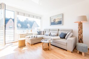 Fernseher, DVD-Player, Stereoanlage