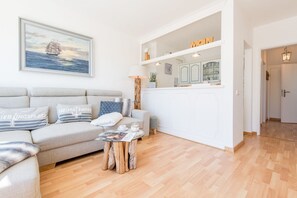 Televisión, reproductor de DVD, estéreo