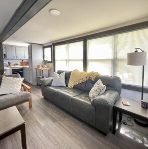 Een smart-tv en een open haard