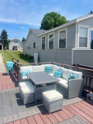 Outdoor dining - Thousand Islands, St. Lawrence River Getaway (Cape Vincent)