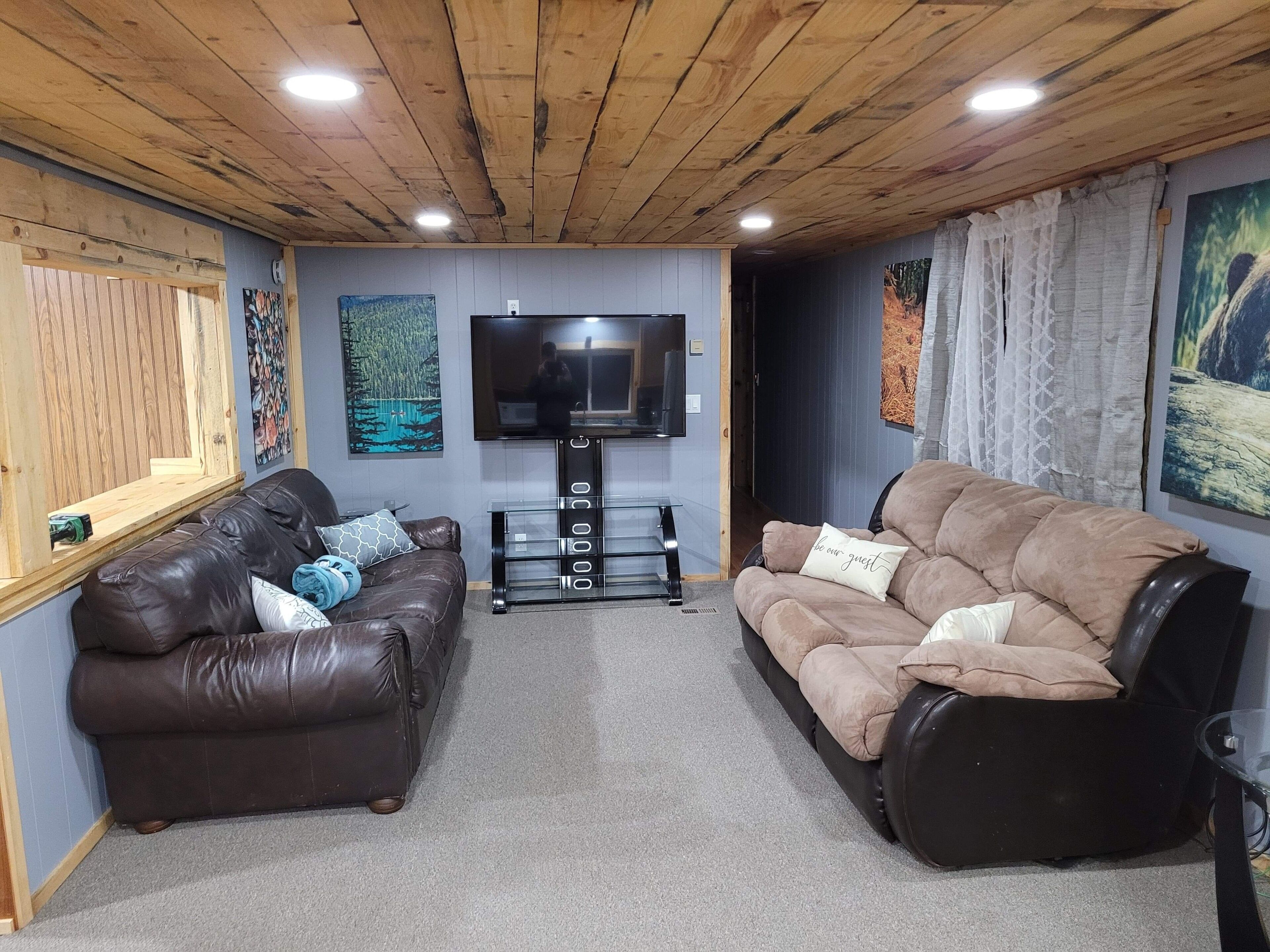 Een smart-tv en een open haard