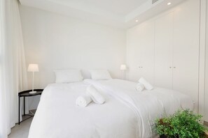 2 bedrooms, iron/ironing board, WiFi, bed sheets