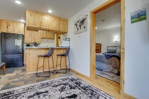 1 habitación, escritorio, internet y ropa de cama