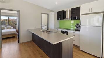 Micro-ondes, four, plaque de cuisson, lave-vaisselle