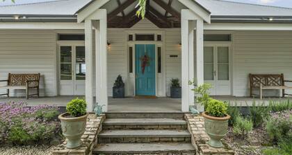 Tabletop Farm: 4 BR, 2 BA House in Tolmie, Sleeps 11