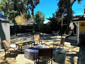 Terrace/patio - UNDeR THE OaKS-Hot Tub & Walk Downtown (Paso Robles)