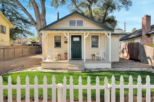 UNDeR THE OaKS-Hot Tub & Walk Downtown