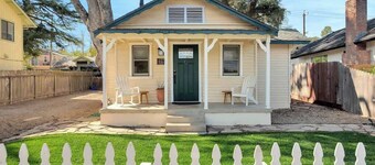 UNDeR THE OaKS-Hot Tub & Walk Downtown