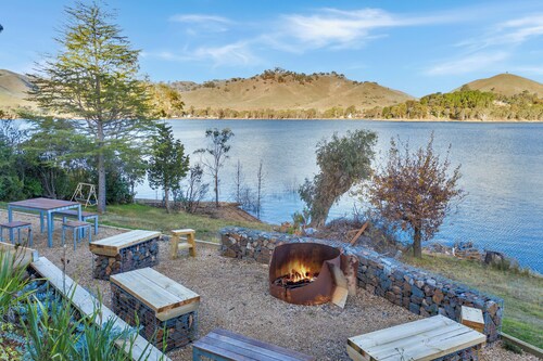 Bonnie Dawn - Water Front