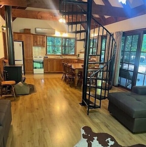 Interior - Goulburn River Cottage - River Front (Jamieson)