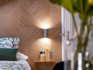 1 slaapkamer, een strijkplank/strijkijzer, wifi, beddengoed