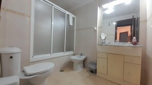 Shower, towels