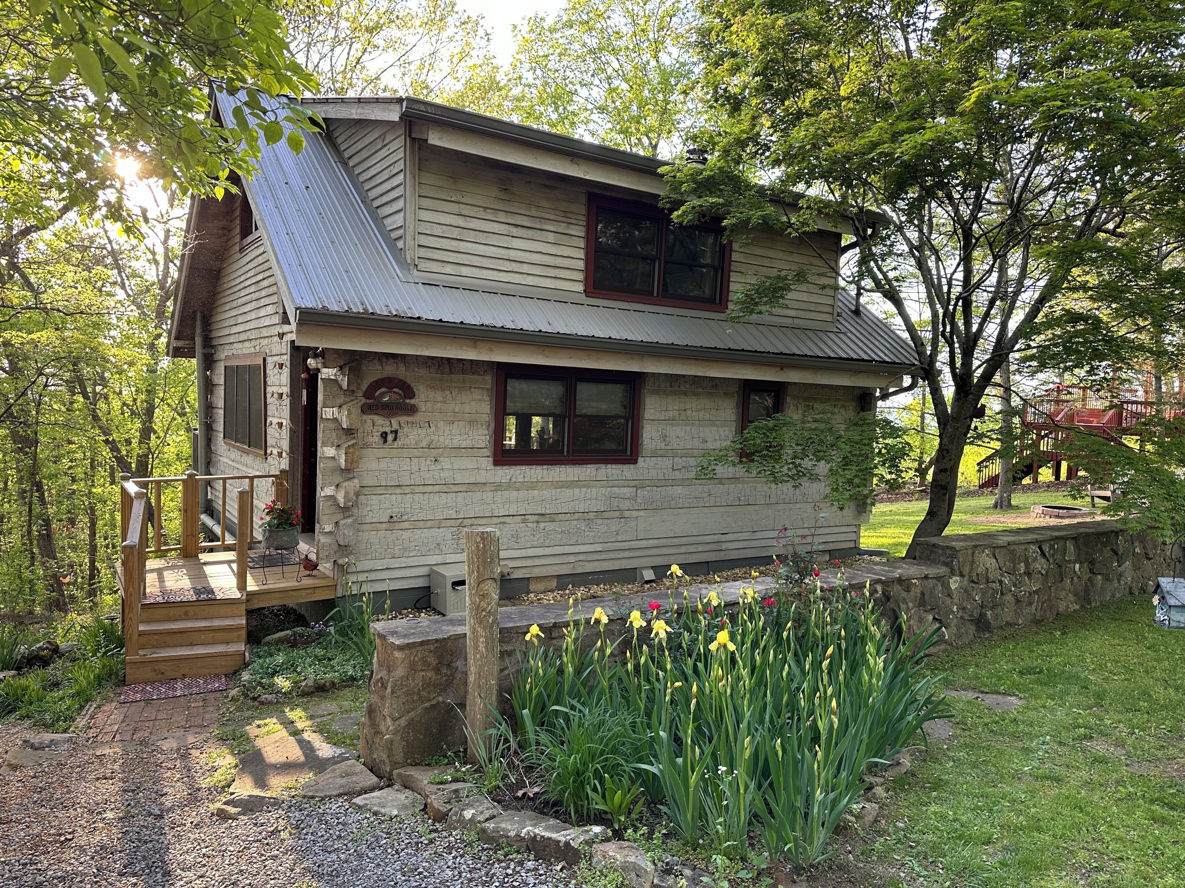 Red Bird Roost log cabin