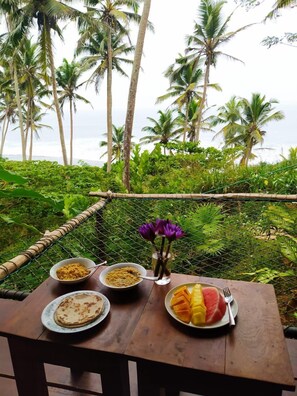 Outdoor dining - TS2W Tree House (Matara)