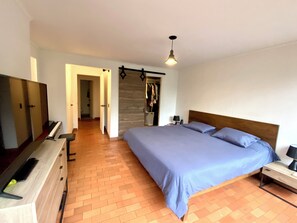 2 bedrooms, desk, free WiFi, bed sheets