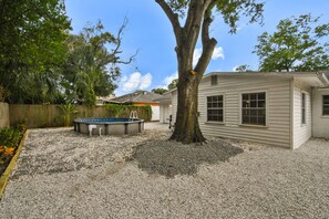 Outdoor spa tub - Cheerful spacious 4 bedroom with Pool - Game Room (Tampa)