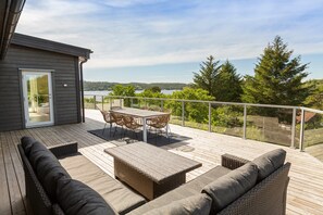 Outdoor dining - Modern Spectacular Water View Relaxation Hiking Cycling Fishing Optional Boat (Lundegrend)