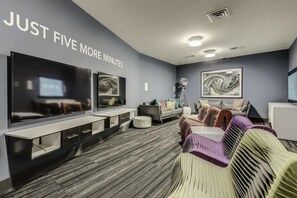 TV, stereo - Chic Bellevue Studio w/ Gym & W/D, by Blueground (Seattle)