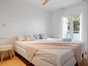 2 makuuhuonetta, silitysrauta/-lauta, ilmainen internet, vuodevaatteet