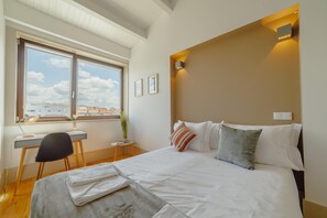 2 bedrooms, WiFi - Legacy Oporto Premium Apartment I by Vacationy (Porto)