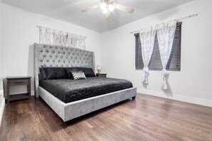 3 bedrooms, WiFi - Three bedrooms two bath close to Miami International airport. (Miami)