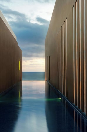 Un sauna, una bañera de hidromasaje, baño turco