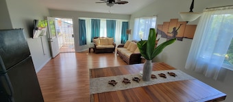 The Hilo Hula Hut