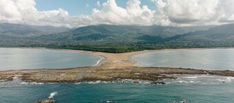 Bed in 6 Bedroom Hostel With Good Vibes Near Ballena Beach