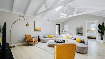 5 bedrooms, desk, iron/ironing board, WiFi