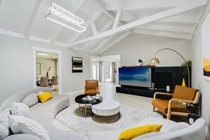 Smart TV, computer monitors