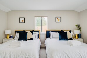 5 bedrooms, desk, iron/ironing board, WiFi