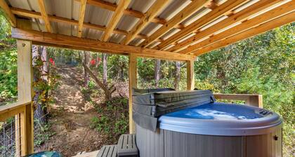 Hot Tub - Sit and Stay Cabin in Red River Gorge KY