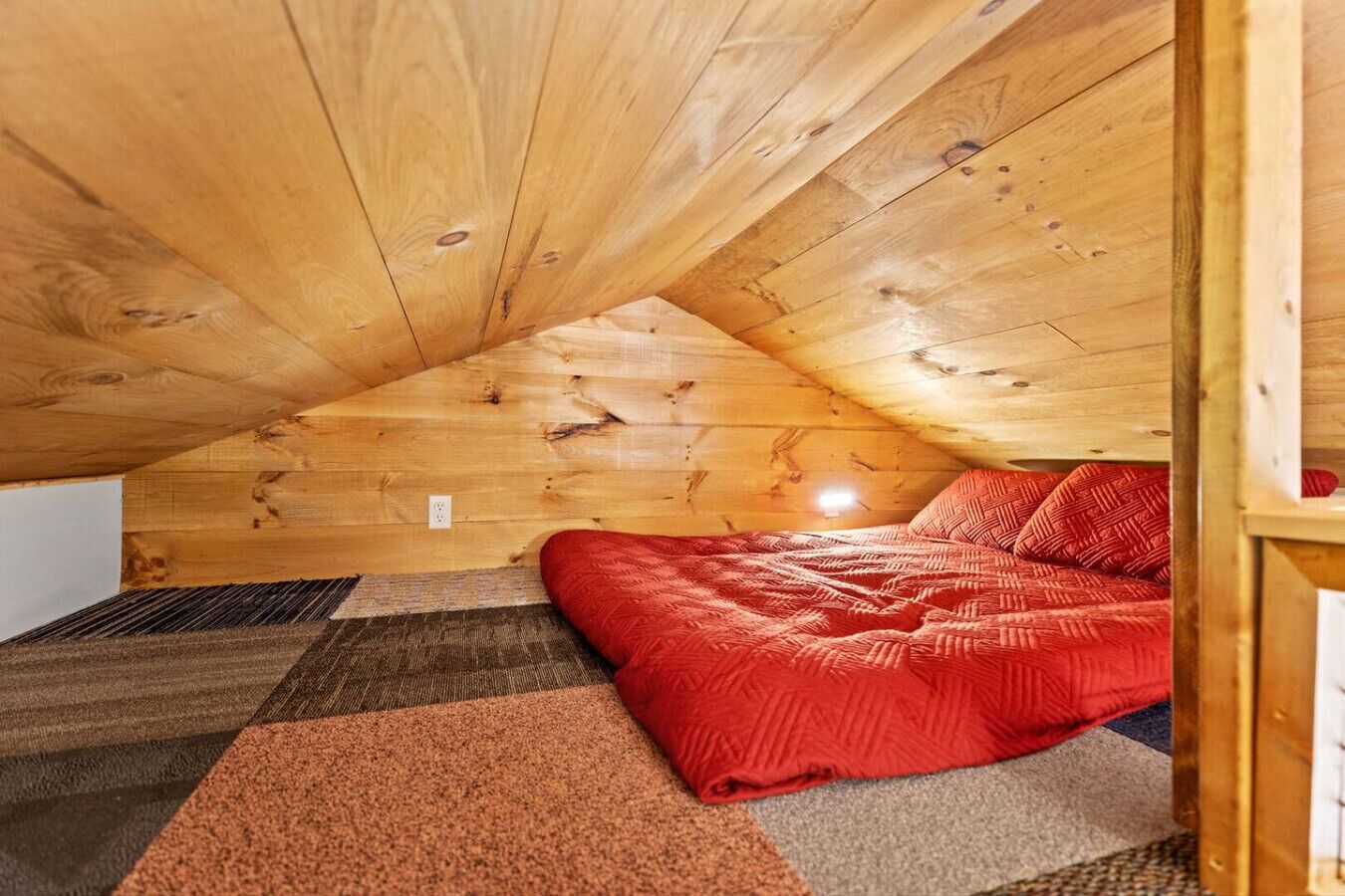 3 bedrooms, desk, WiFi, bed sheets