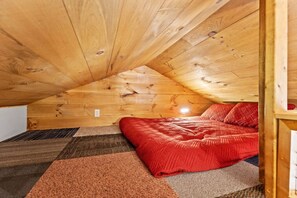 3 bedrooms, desk, WiFi, bed sheets