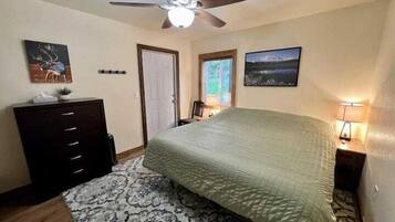 2 bedrooms, iron/ironing board, travel cot, WiFi