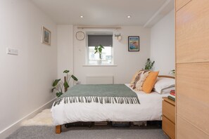 1 bedroom, iron/ironing board, Internet, bed sheets