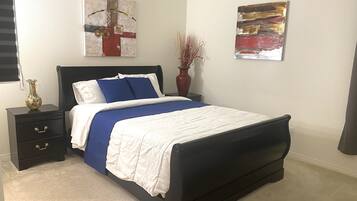 2 habitaciones, escritorio, tabla de planchar con plancha y wifi