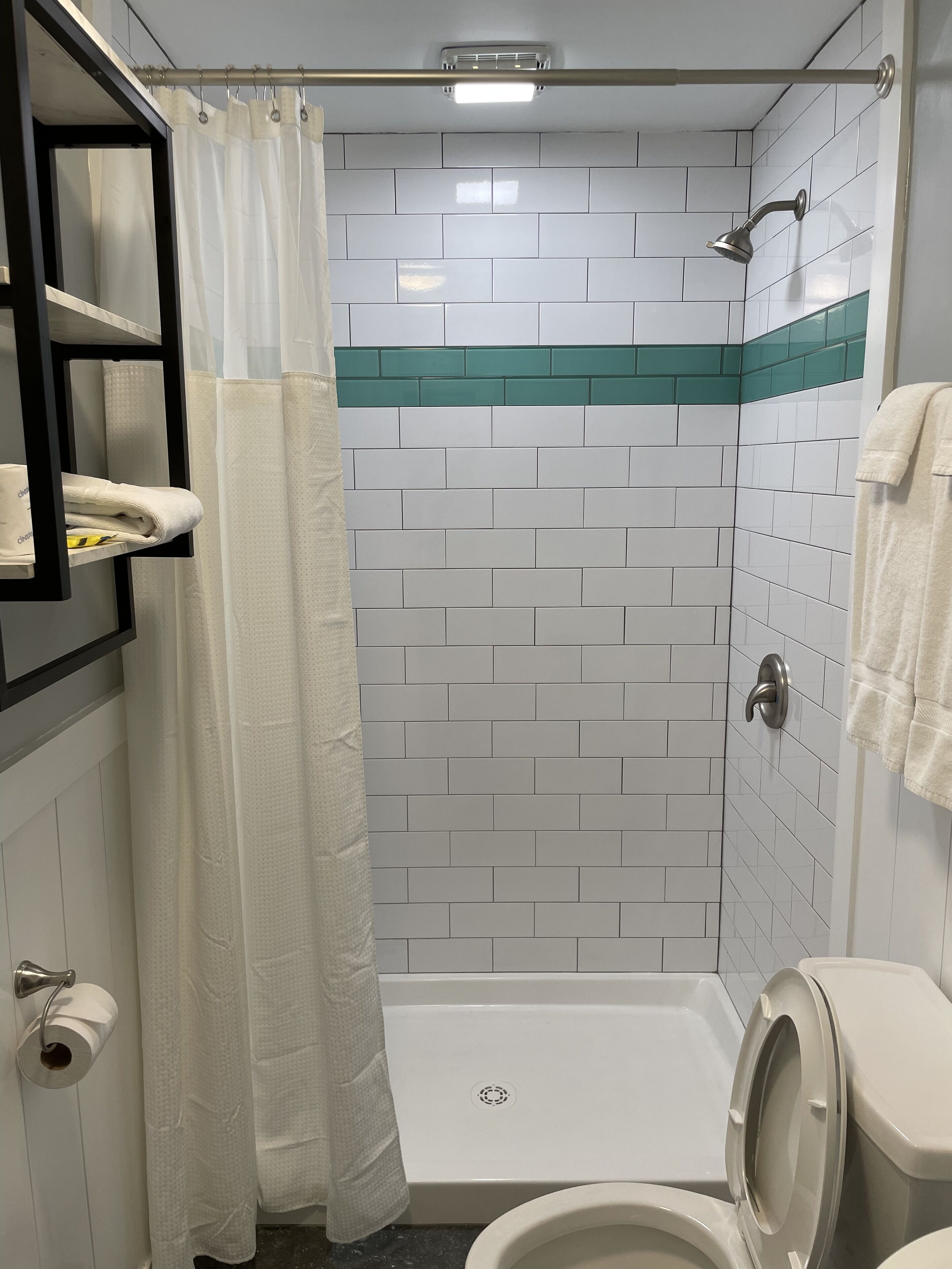 room, 1 queen bed, lake view (lake front queen room) | bathroom | hair dryer, towels