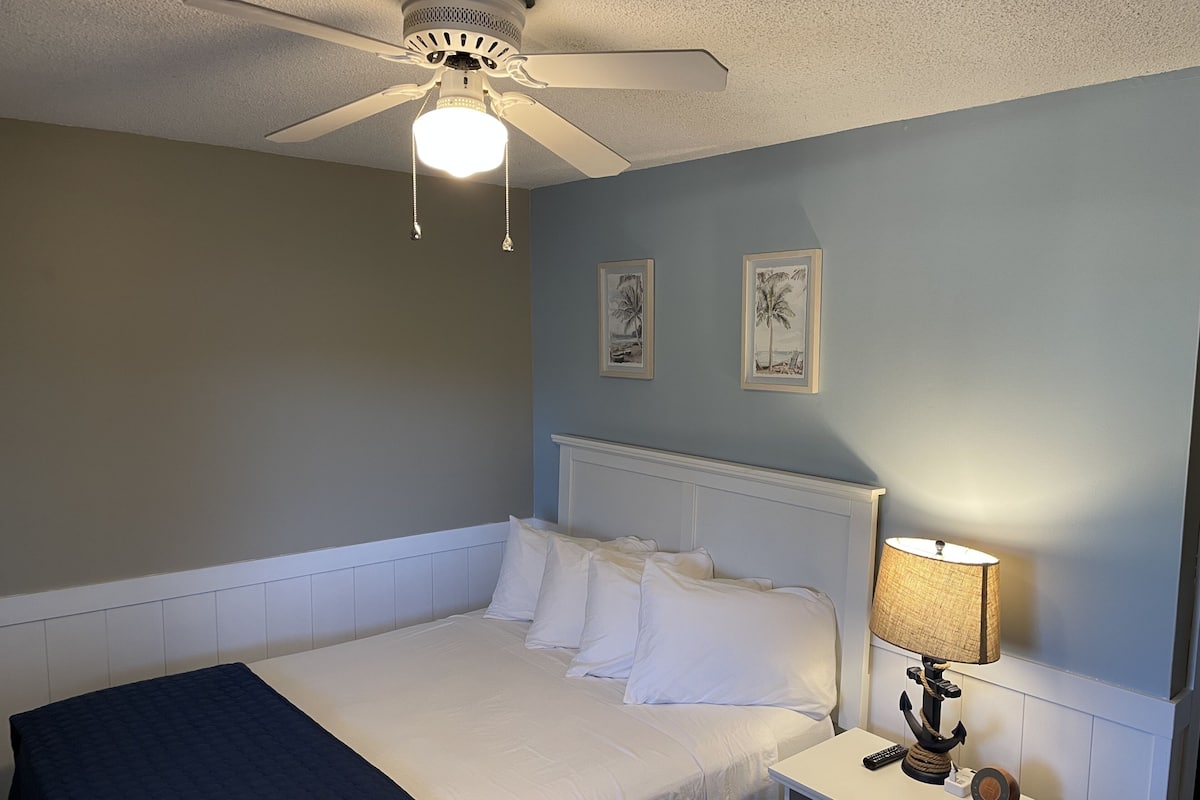 客房, 1 张大床, 湖景 (lake front queen room) | 遮光窗帘、免费 WiFi
