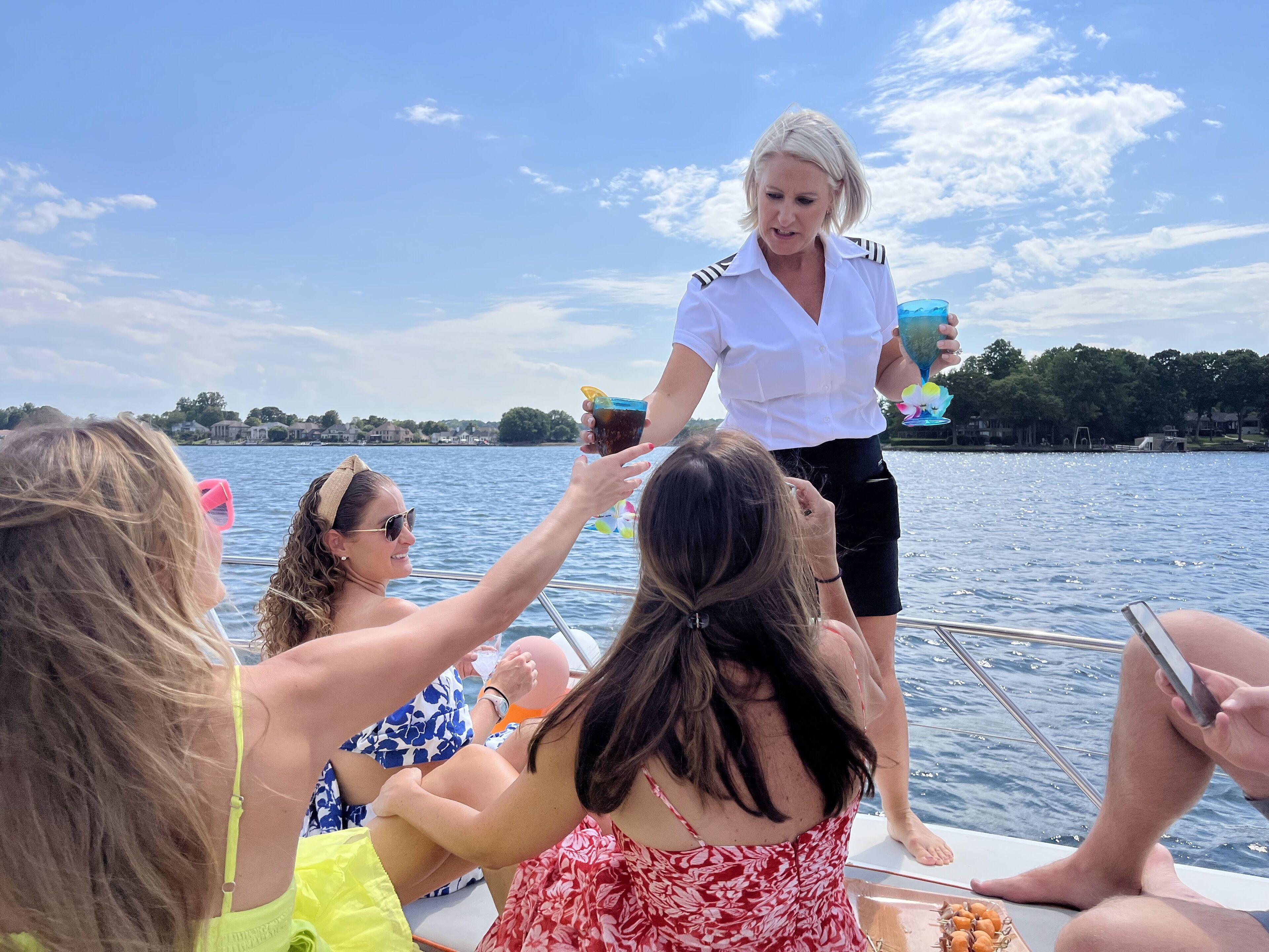 room, 1 queen bed, lake view (lake front queen room) | blackout curtains, free wifi