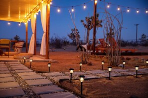 Property grounds - Couples Retreat, Stargazing Secluded Bohemian Home in the heart of nature (Landers)