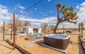 Property grounds - Couples Retreat, Stargazing Secluded Bohemian Home in the heart of nature (Landers)