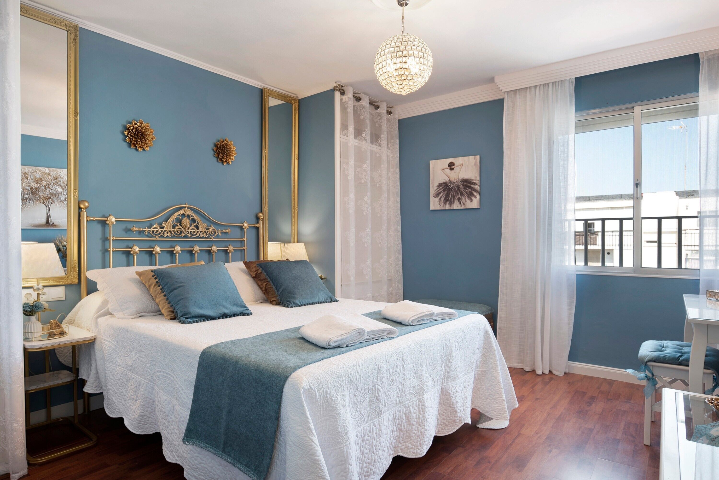 4 bedrooms, iron/ironing board, free WiFi, bed sheets