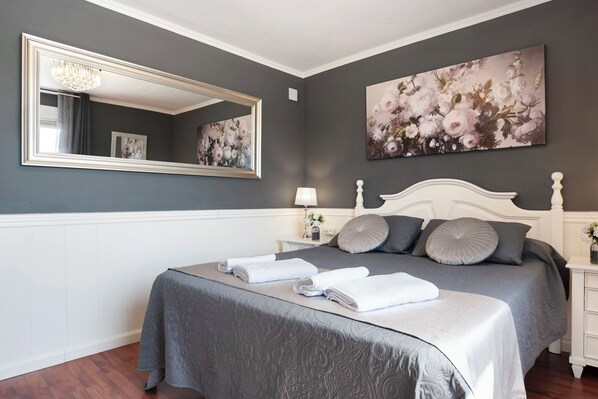 4 bedrooms, iron/ironing board, free WiFi, bed sheets - Holiday Apartment "Caprichos" with Wi-Fi (Jerez de la Frontera)