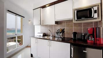 Fridge, microwave, stovetop, coffee/tea maker