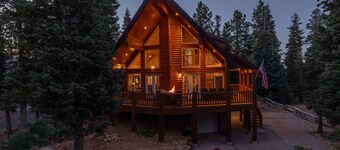 Pet Friendly | EV Charger| Zion/Bryce Hub | Fire-Pit & Games