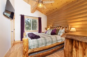 3 bedrooms, desk, iron/ironing board, travel cot