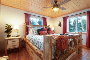 3 室のベッドルーム、デスク、アイロン / アイロン台、旅行用ベビーベッド